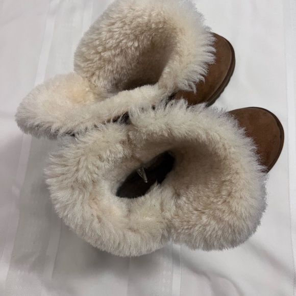 Bailey Button Uggs - Picture 5 of 5
